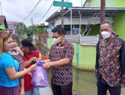Wujudkan Persatuan di Tengah Musibah, KBBKT Salurkan Bantuan Warga Terdampak Banjir – Samarinda