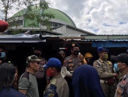 Sempat Terjadi Perlawanan, Pembongkaran Bangunan Liar di Atas Parit Diamankan Satsamapta Polresta Samarinda