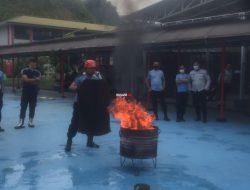 Antisipasi Terjadi Kebakaran di Dalam Lapas, Jajaran Lapas Narkotika Samarinda Gelar Simulasi Kebakaran