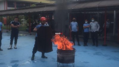 Antisipasi Terjadi Kebakaran di Dalam Lapas, Jajaran Lapas Narkotika Samarinda Gelar Simulasi Kebakaran