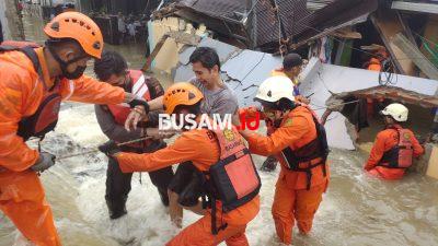 Hujan Deras Semalaman, Banjir Sampai  2 Meter Landa Kawasan Dam dan Batu Ampar