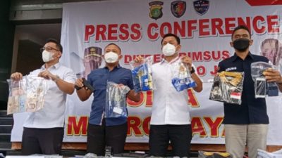 4 D Modus Tersangka Robot Trading Fahrenheit
