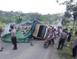 Jalan Rusak di Tanjakan Suryanata Rawan Lakalantas