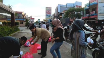 Saling Berbagi, ESI Kaltim Dan Samarinda Bagikan 300 Takjil