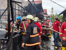 Lagi, 7 Bangunan Dilalap Habis Api