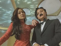 Hadir di Acara Ulang Tahun Putri Delina, Penampilan Rizky Febian bak Charlie Chaplin Jadi Sorotan