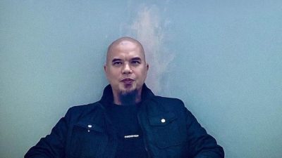 Ahmad Dhani Ajak Penonton Nostalgia, Nyanyikan Lagu Dewa 19 dengan Musik Jazz