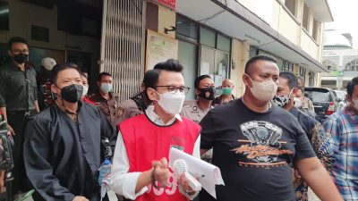 Adam Deni Dituntut 8 Tahun Penjara dan Denda Rp1 Miliar Atas Kasus UU ITE, Ibunda Syok