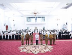 Isran Serahkan 685 SK PPPK Formasi Guru di Kaltim