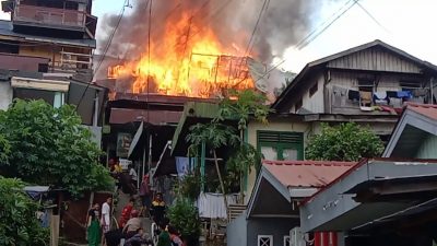 8 Bangunan di Jalan Raudah Samarinda Hangus Dilalap Api