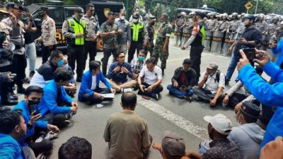 Ratusan Nelayan Manggar Demo Pertamina