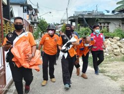 Ibu Muda Melahirkan Di Pos Ronda
