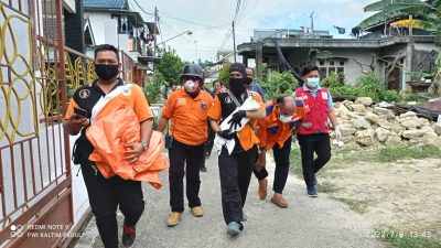 Ibu Muda Melahirkan Di Pos Ronda