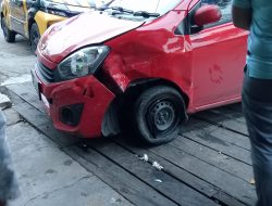 Sopir Mengantuk dan Melawan Arus, Ayla Menabrak Mobil Di Lampu Merah