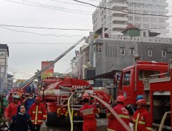 Anak Pemilik Nyaris Terjebak, Toko Dewi Sport Terbakar