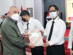 Isran Serahkan SK PPPK Guru Tahap Ke II