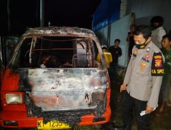 Angkot Terbakar Diduga Dibakar Selingkuhan