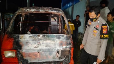 Angkot Terbakar Diduga Dibakar Selingkuhan