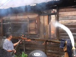 Bangsal 10 Pintu dan 2 Bangunan di Cendana Terbakar