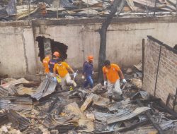 Tim Inafis Ambil Abu Lokasi Kebakaran Klandasan