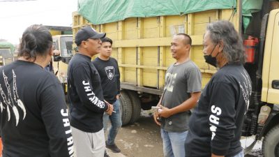 Pungli Resahkan Sopir Truk Saat Mengantre BBM di SPBU