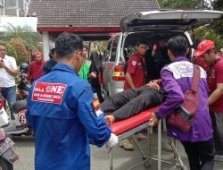 Kelelahan, 11 Peserta Pawai Pembangunan Dilarikan ke RSUD AW Syahrani