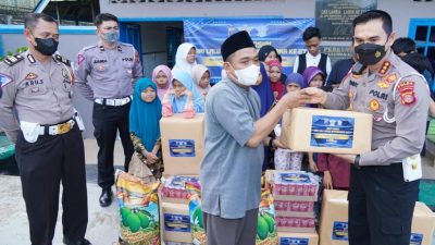 Dampak Kenaikan BBM, Dit Lantas Polda Kaltim Bagikan Paket Sembako ke Panti Asuhan