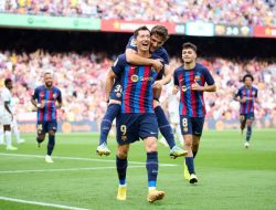 Tumbangkan Elche, Barcelona kudeta Real Madrid