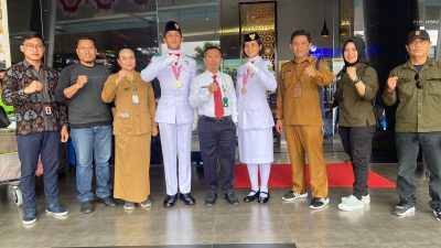 Tiba di Bandara APT Pranoto, Dua Anggota Paskibraka Asal Kaltim Ini Disambut Bak Artis