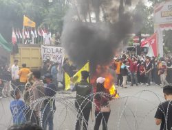 Ratusan Mahasiswa Balikpapan Demo Tolak Kenaikan BBM