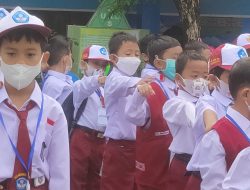 Seragam Sekolah Gratis Dibagikan Sekaligus di Akhir September