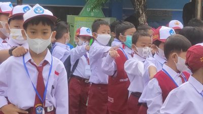 Seragam Sekolah Gratis Dibagikan Sekaligus di Akhir September