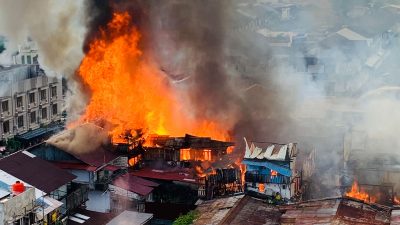 Sejumlah Ruko dan Rumah Di Pandan Sari Balikpapan Terbakar