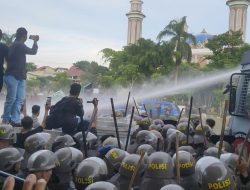 Demo BBM Dipukul Mundur, 4 Mahasiswa Terluka