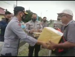 Polres Bulungan Bagikan Sembako Bagi Masyarakat Terdampak Kenaikan BBM