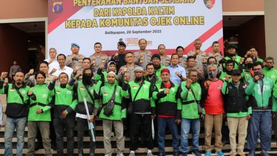 Peduli Dampak Kenaikan BBM, Polda Kaltim Bagikan Sembako Ke Komunitas Ojol Balikpapan