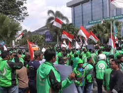 Tuntut Penyesuaian Tarif, Ratusan Ojol Berunjuk Rasa di Depan Kantor Gubernur Kaltim