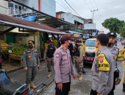 Petugas Gabungan Tertibkan PKL dan Parkir Liar di Jalan Jelawat Samarinda