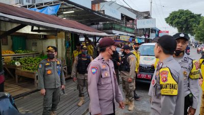 Petugas Gabungan Tertibkan PKL dan Parkir Liar di Jalan Jelawat Samarinda