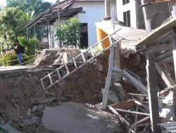 Kondisi Rumah Longsor di Perumahan Borneo SKM Bertambah Parah