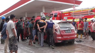 Satu Unit Mobil Honda Jazz Terbakar Saat Antre BBM Di SPBU