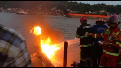 Kapal Cepat Terbakar di Sungai Mahakam Saat Mengisi BBM