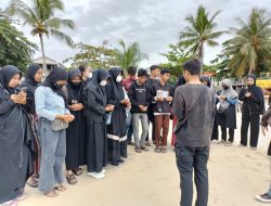 Keluarga Gelar Doa Bersama Di Pantai Monpera