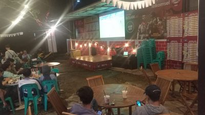 Cafe Busam Area Sediakan Tiga Layar Besar Untuk Nobar