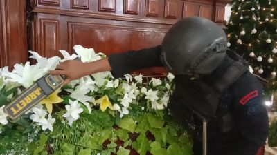 Brimob Polda Kaltim Sterilisasi 7 Gereja di Samarinda Jelang Malam Misa