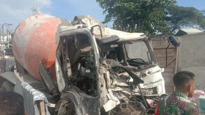 Kecelakaan maut di kawasan perempatan Muara Rapak, Selasa (27/122022), dan sopir truk meninggal dunia. (foto by man)