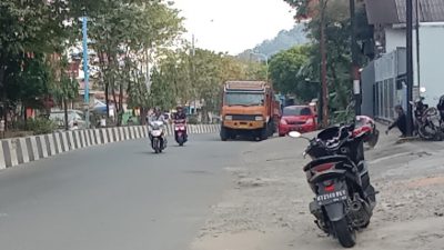 Dishub Sebut Satlantas yang Berwenang Tindak Truk Parkir di Bahu Jalan