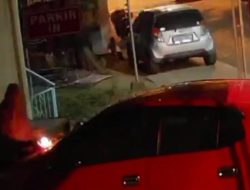 Satu Unit Mobil Diduga Sengaja Dibakar Orang Tak Dikenal