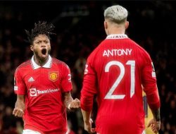 Comeback, MU Kandaskan Barca 2-1