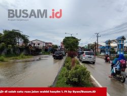 Selalu Tergenang Banjir, Jalan Wahid Hasyim 1 Jadi Satu Jalur